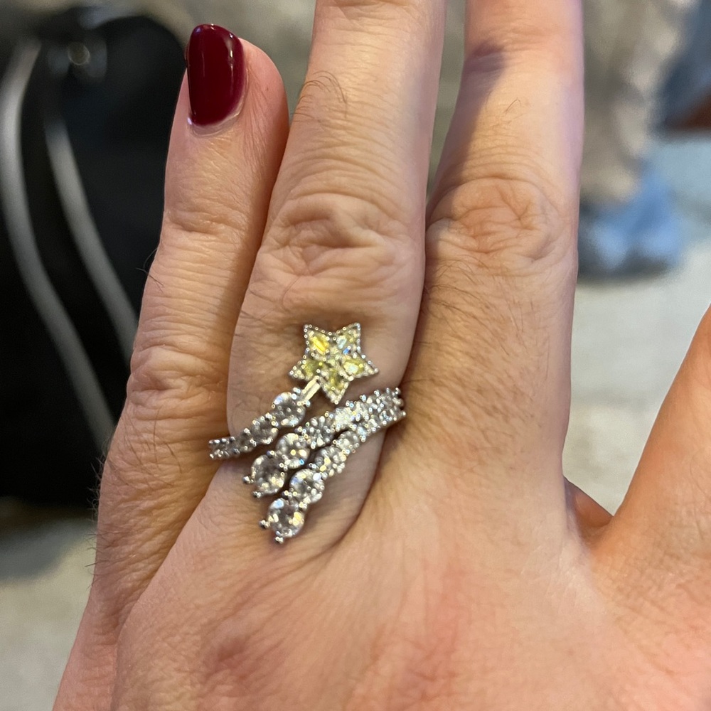 Elegant Silver and Gold Star Ring Set - Picture 5 of 7